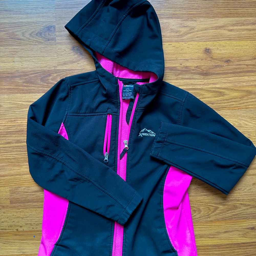 Mountain Xpedition Black and Pink Zip Jacket 
Child’s L 10/12